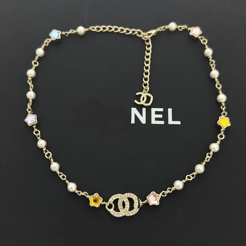 Photo réelle, collier classique de style Chanel de haute qualité pour femme, luxe discret, strass colorés, tendance, acc