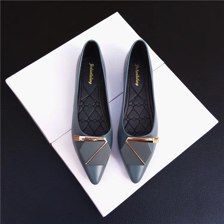 Nouveautés printemps-été 2025, chaussures plates tendance export, escarpins à bout fermé, cuir souple, bout pointu, bouc