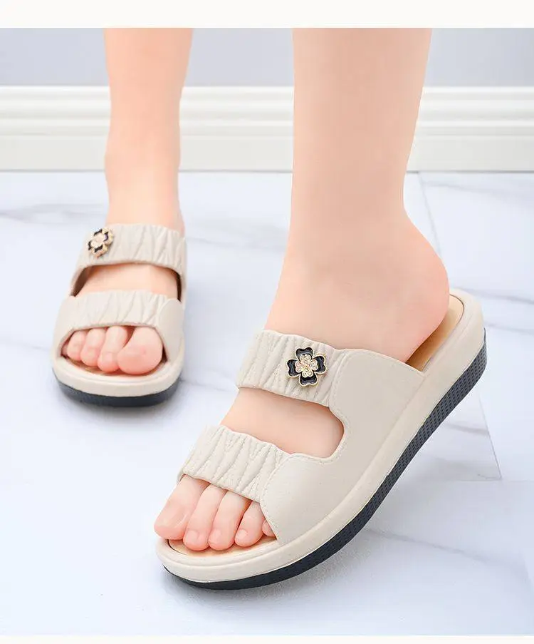 Women's Outdoor Slippers with Thick Soles, Fashionable Home Soft-Soled Non-Slip 2026 Korean Style Wedge Heel Mom's Four-