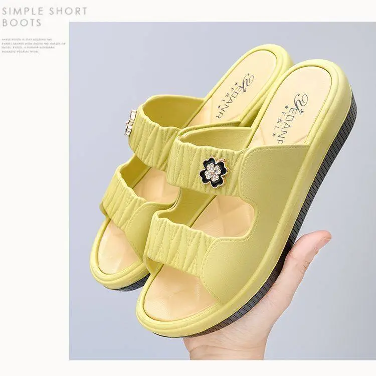 Women's Outdoor Slippers with Thick Soles, Fashionable Home Soft-Soled Non-Slip 2026 Korean Style Wedge Heel Mom's Four-