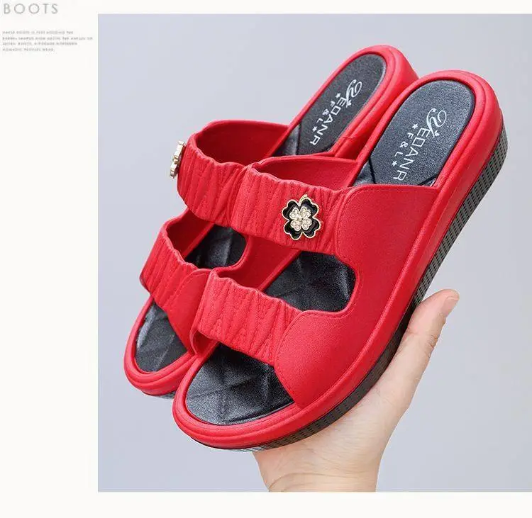 Women's Outdoor Slippers with Thick Soles, Fashionable Home Soft-Soled Non-Slip 2026 Korean Style Wedge Heel Mom's Four-