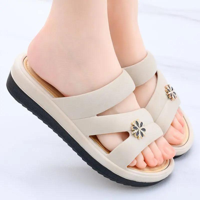 Women's Outdoor Slippers with Thick Soles, Fashionable Home Soft-Soled Non-Slip 2026 Korean Style Wedge Heel Mom's Four-