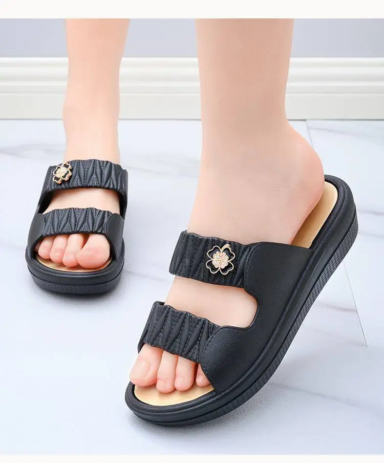 Women's Outdoor Slippers with Thick Soles, Fashionable Home Soft-Soled Non-Slip 2026 Korean Style Wedge Heel Mom's Four-