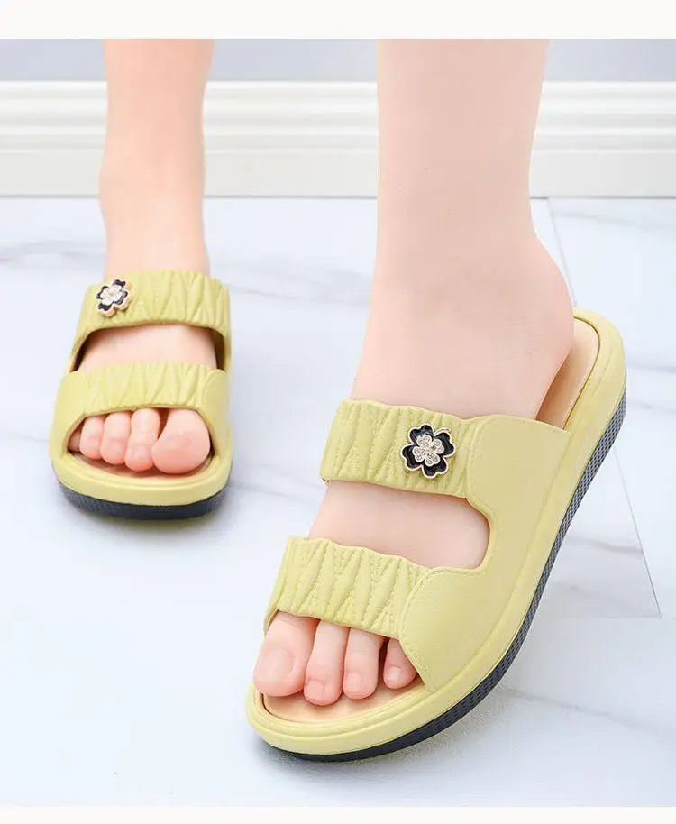 Women's Outdoor Slippers with Thick Soles, Fashionable Home Soft-Soled Non-Slip 2026 Korean Style Wedge Heel Mom's Four-