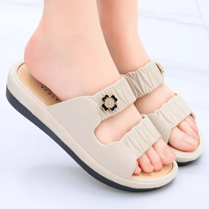Women's Outdoor Slippers with Thick Soles, Fashionable Home Soft-Soled Non-Slip 2026 Korean Style Wedge Heel Mom's Four-